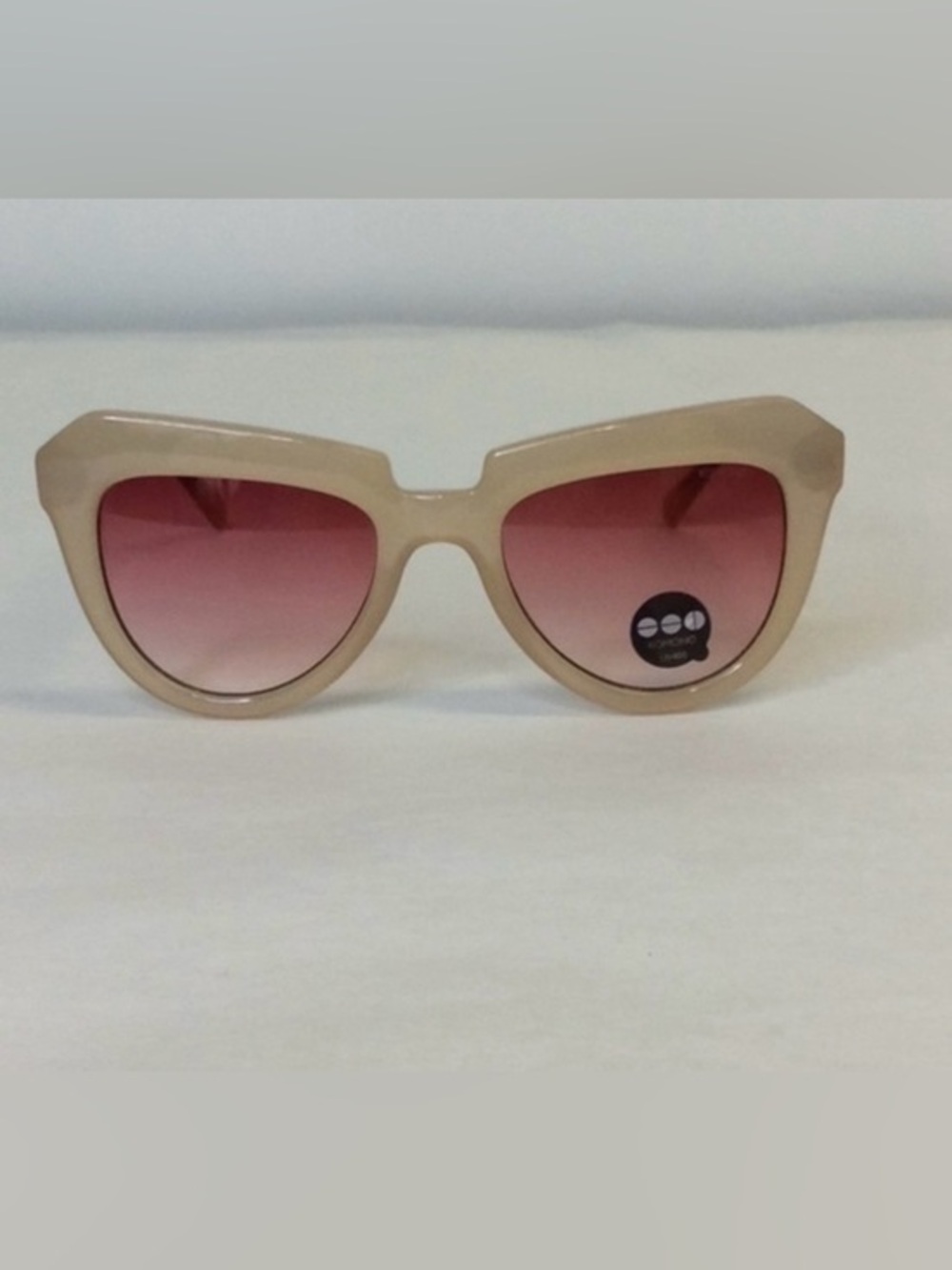 KOMONO Stella Pale Blush Sunglasses NEW retro cat eye